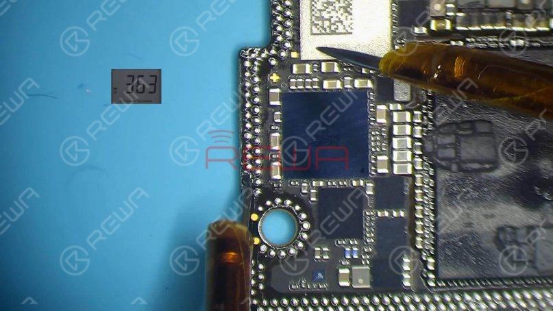 Measure pin 286 on the logic board. The diode value is 363 which means the logic board is normal.