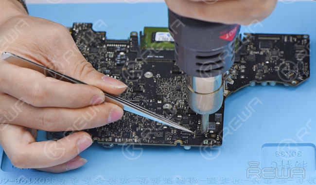 Detach the EFI chip from the logic board and then clean the chip.