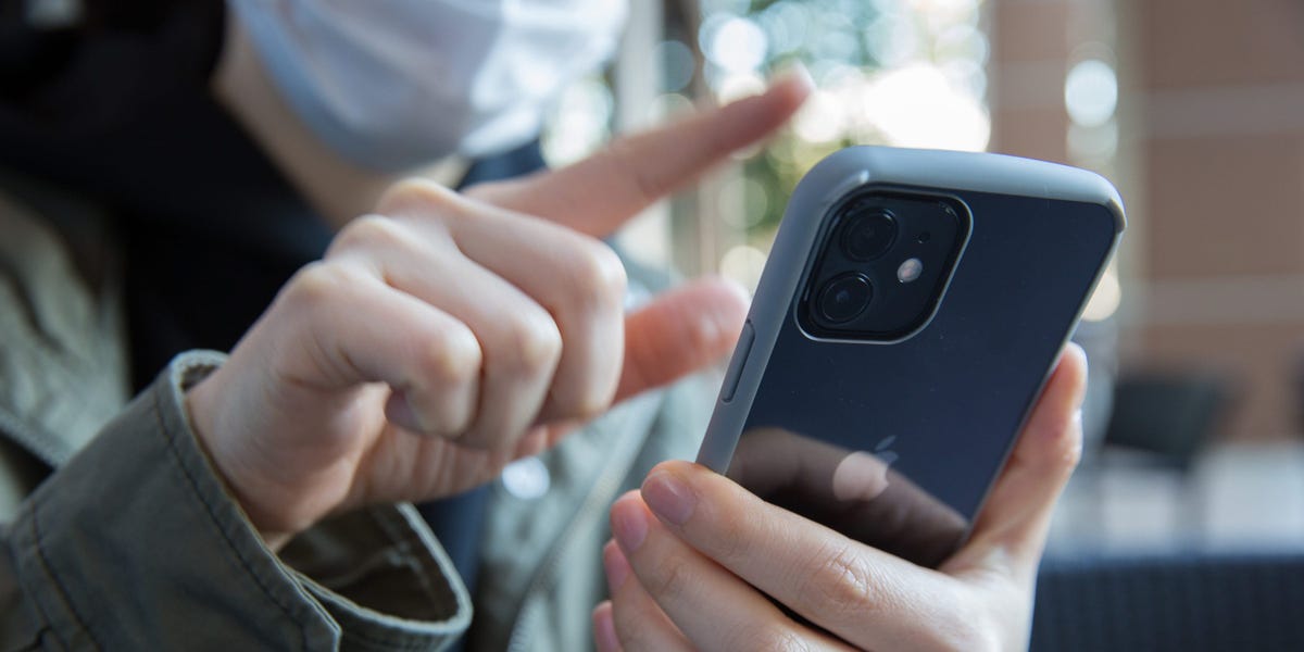 How to unlock iPhone with Apple Watch when wearing a mask
