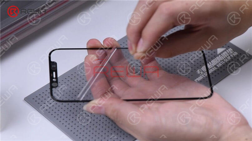 Wipe clean the OLED, and use pull tape to stick a corner of the glass lens. Press the pull tape for seconds, and then tear off the protective film of the OCA adhesive.