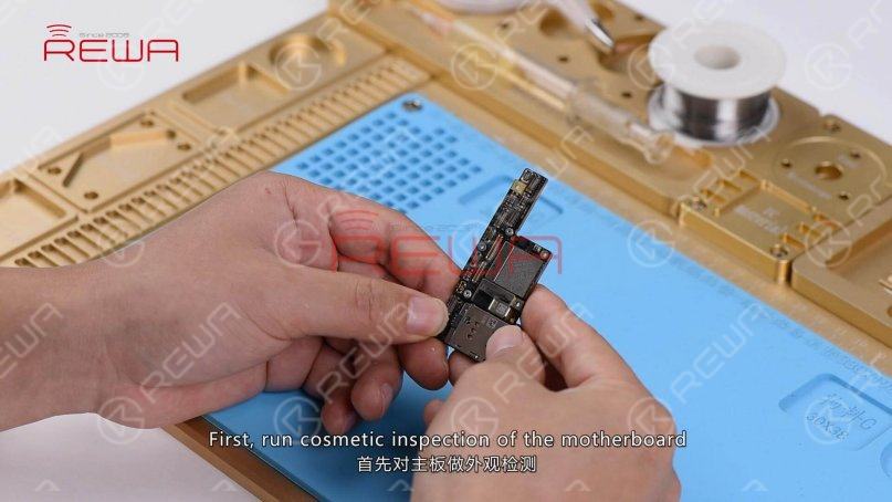  First, run a cosmetic inspection of the motherboard. The motherboard is not deformed or water damaged.
