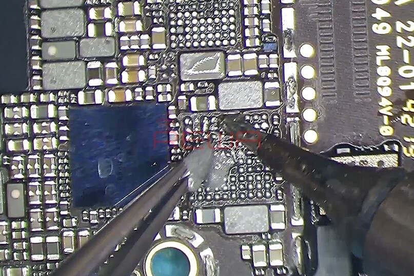 Cómo solucionar problemas de daños por agua en el iPhone XR (Error 14 de iTunes)