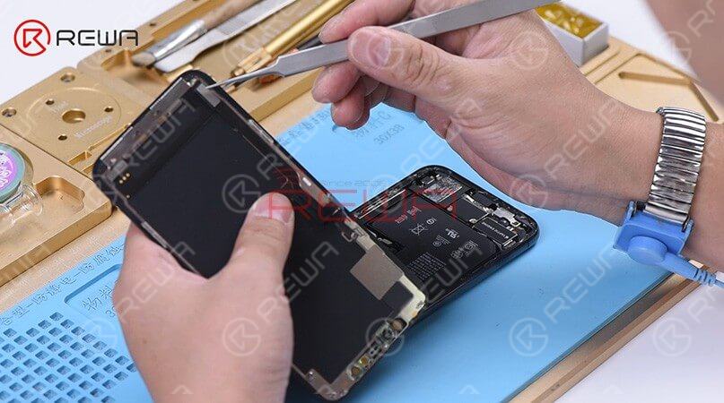 The first thing we should know is the 'Important Display Message' will appear after third-party display repairs, and has nothing to do with the replacement screen whether it’s an aftermarket screen or an OEM screen. Why the Display Repair Warning for iPhone 11 series appear? As the system will verify the touch module data during start-up, screen replacement can result in a mismatch between the touch module data and the phone since the touch module is located on the back of the screen.