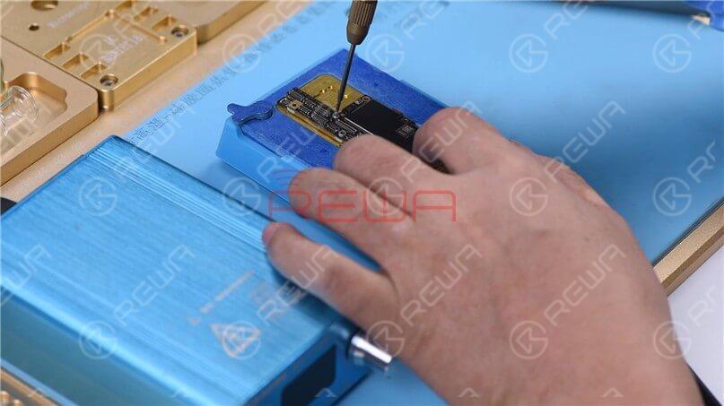 To make it easier to remove the logic board after separation, drive a screw on the logic board.