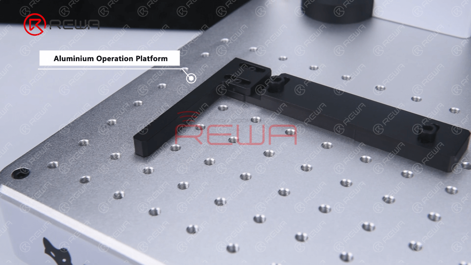 REFOX Upgraded Laser Marking Machine uses an all-aluminum operation platform which is precisely positioned, flexible and adjustable.