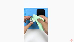 Remove iPhone Scratches with Polishing Paste