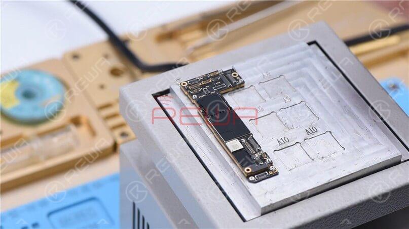 Put the motherboard on the Heating Platform. Since the Heating Platform for iPhone 12 has not come out yet, we adopt the universal Heating Platform. Please notice that it requires two people to separate the motherboard here.
