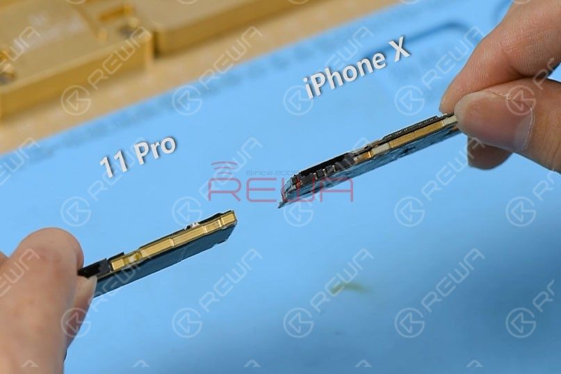 Compared with iPhone X series, iPhone 11 Pro’s motherboard is smaller with a much denser component array. It is also thicker. There are layers of graphite thermal transfer material on the backside. It can dissipate heat generated from the motherboard efficiently. 