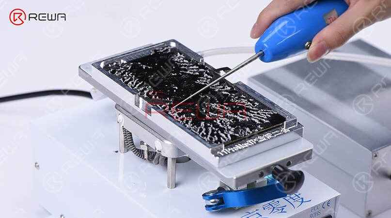 Place the OLED into the adsorption mold and remove residual glue with the Electric Glue Removing Device. 