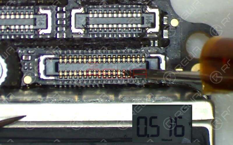 Let’s check front camera connector J4503 and relevant circuits first. Run diode mode measurement of pins on J4503. The measured value is normal. (In this step, you need a bitmap software that provides reliable schematics and board files for motherboard repair. REWA used Refox in the video.)