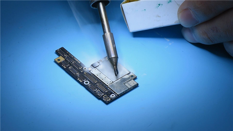 Troubleshooting iPhone X Won’t Turn On due to Large Boot Current