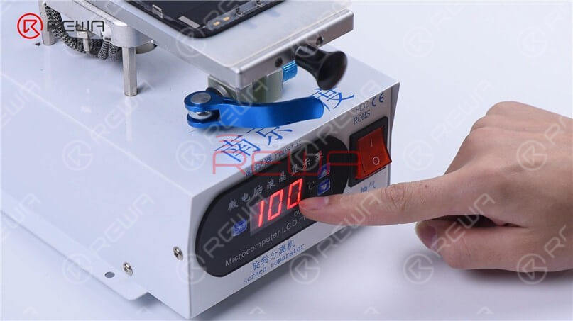 Place the screen upside down on the Screen Separator, set the temperature to 100 ℃, and start the suction.