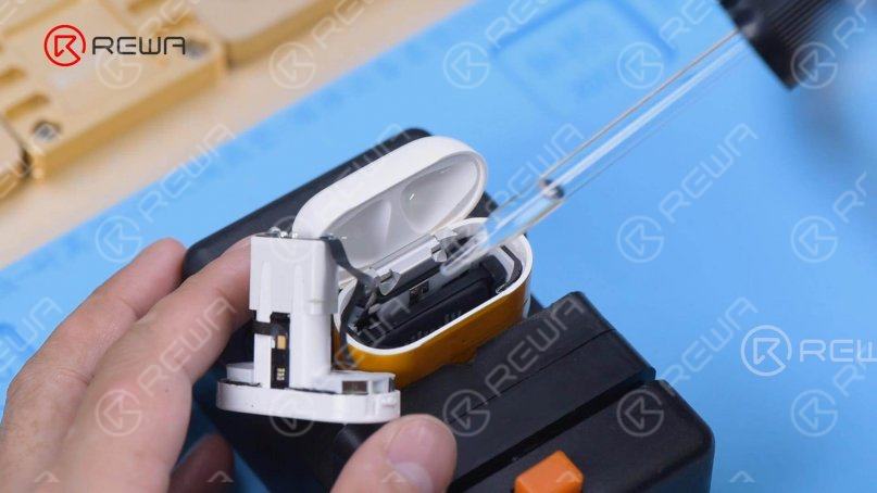 AirPods charging case battery removal