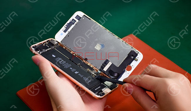 iPhone 8 Broken LCD Screen Refurbishing